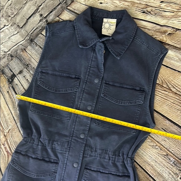 Sleeveless Blue Utility Vest - Picture 8 of 10